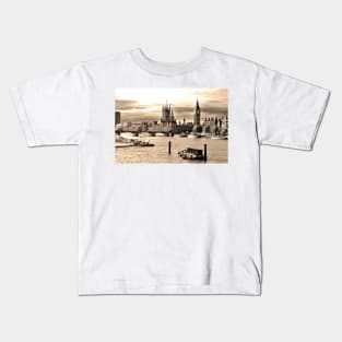 Big Ben Houses of Parliament Westminster Bridge London Kids T-Shirt